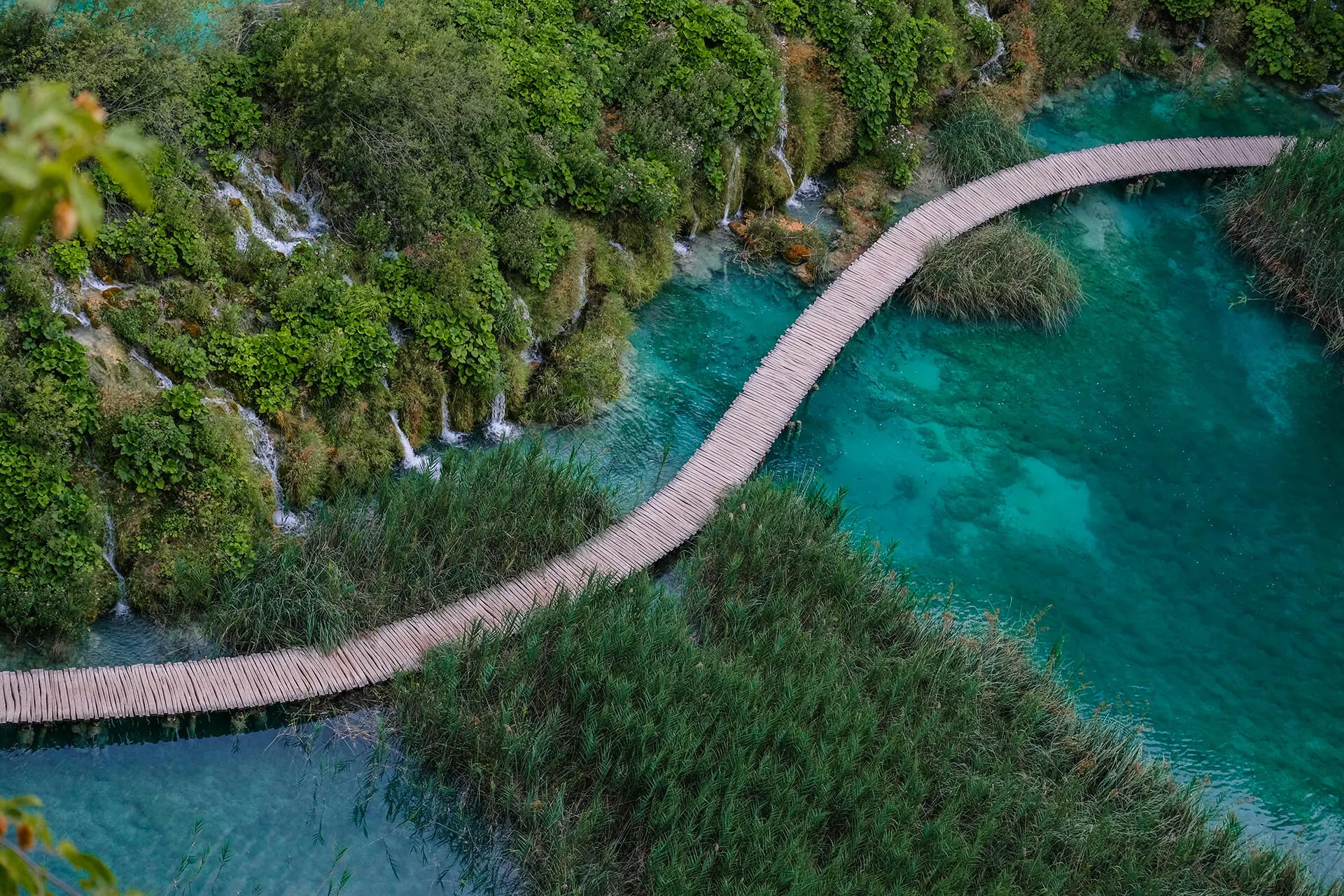 Pleter travel slider image